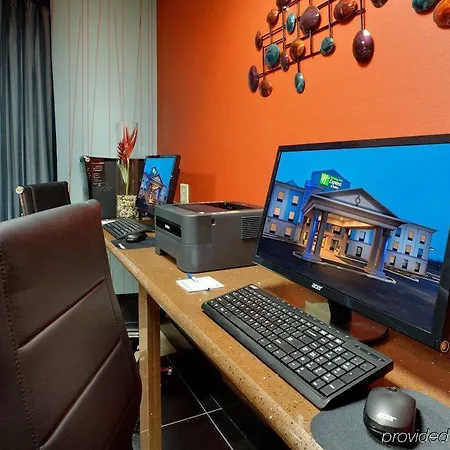 Holiday Inn Express & Suites Northeast By Ihg 